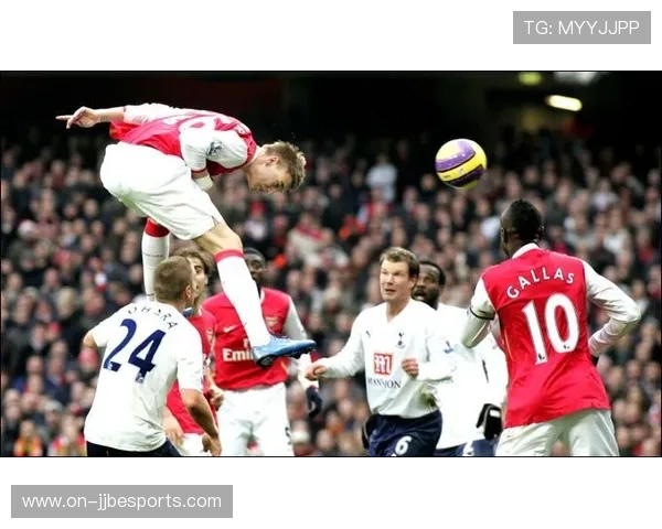 德布劳主罚点球时受伤，被搀扶离场